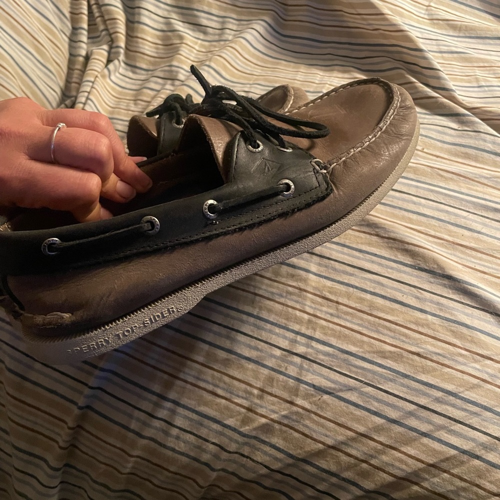Sperry boat top slider size 9 m 10w. Hardly worn